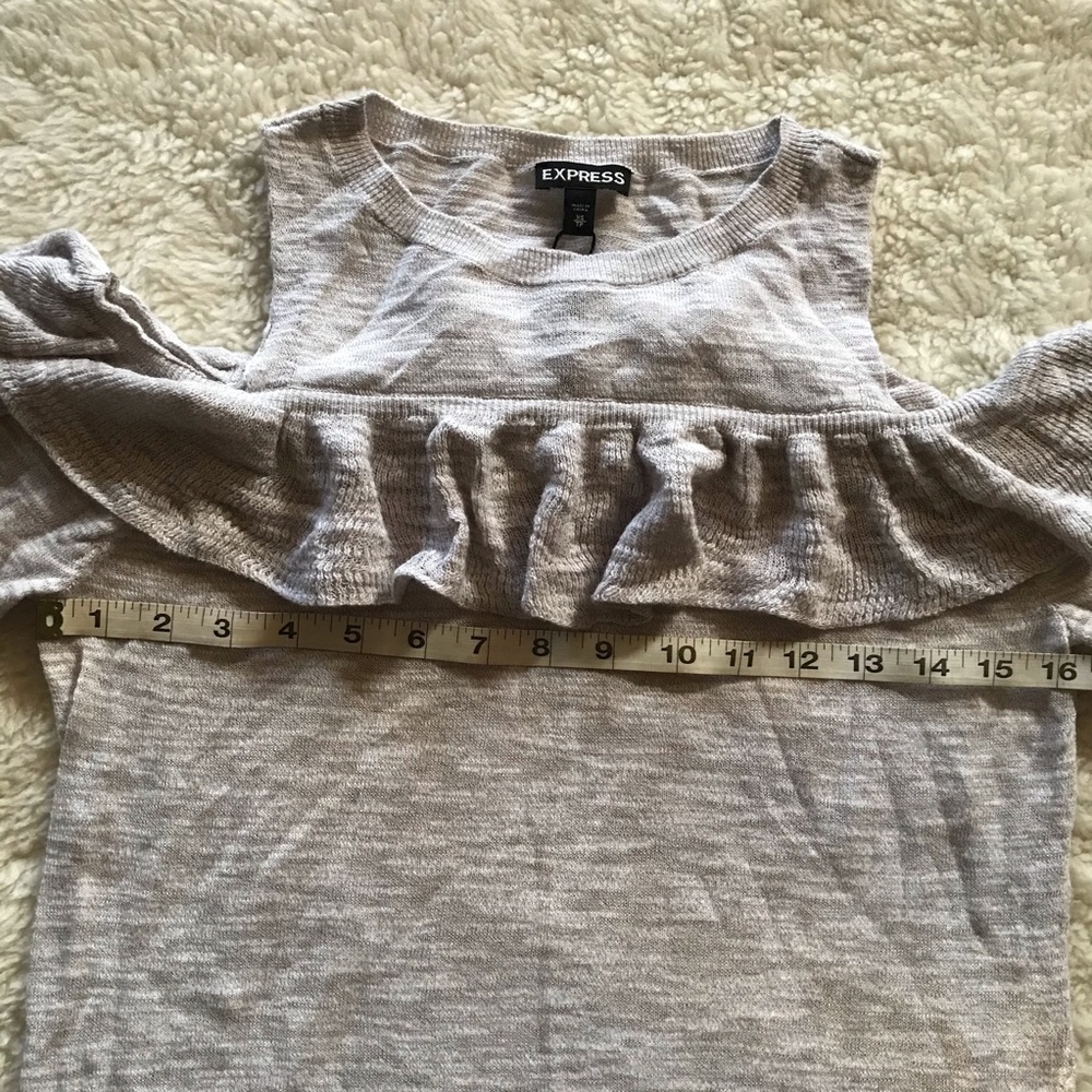 Express Cold Shoulder Sweater Xsmall NWOT - Picture 5 of 7